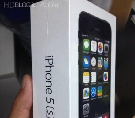iPhone 5s i iPhone 5c: to pierwsze zdjęcia i filmy z rozpakowywania